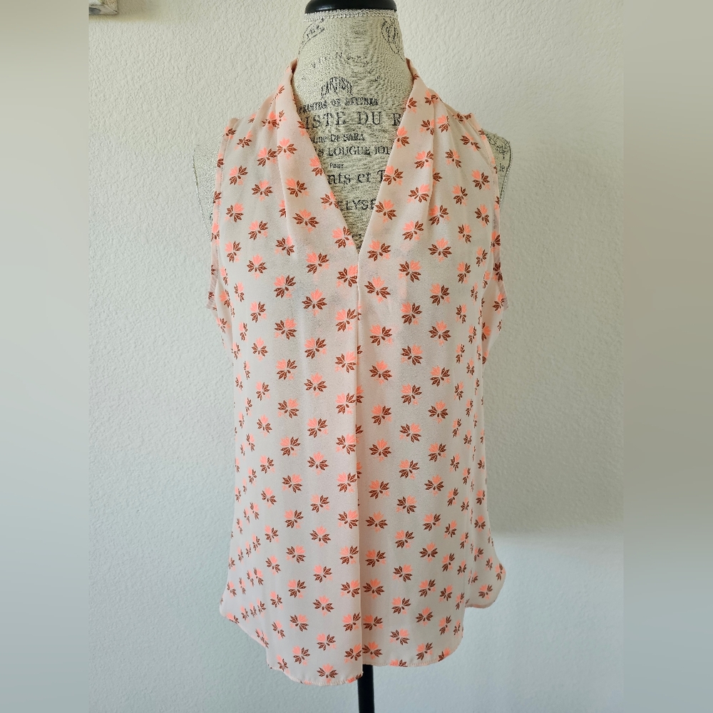 Vince Camuto Cream Pink Flower Sleeveless Notched Collar Blouse sz L